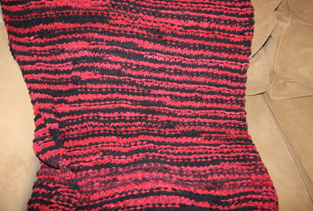 Easy Knitting Pattern using Bernat Blanket Yarn - Kimberlees Korner